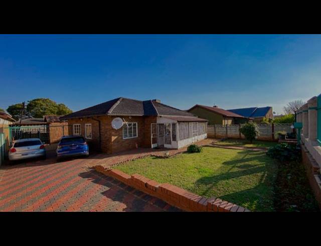 3 BEDROOM HOUSE FOR SALE IN CROSBY